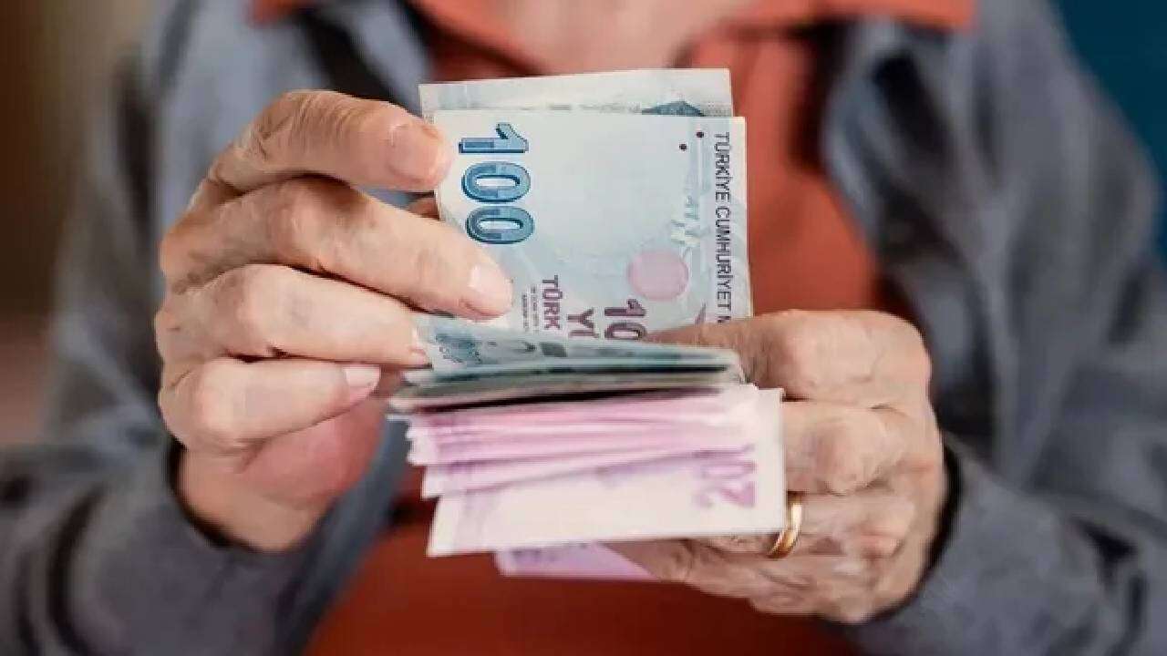 SGK Uzmanı Özgür Erdursun üstüne basa basa uyardı: e-Devlet’te bu hatayı yapanın emekli maaşı kesiliyor! 2